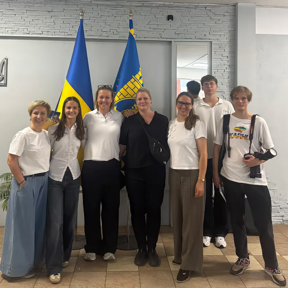 Visit participants in a group photo in front of Ukrainian flags at School No. 91 in Lviv